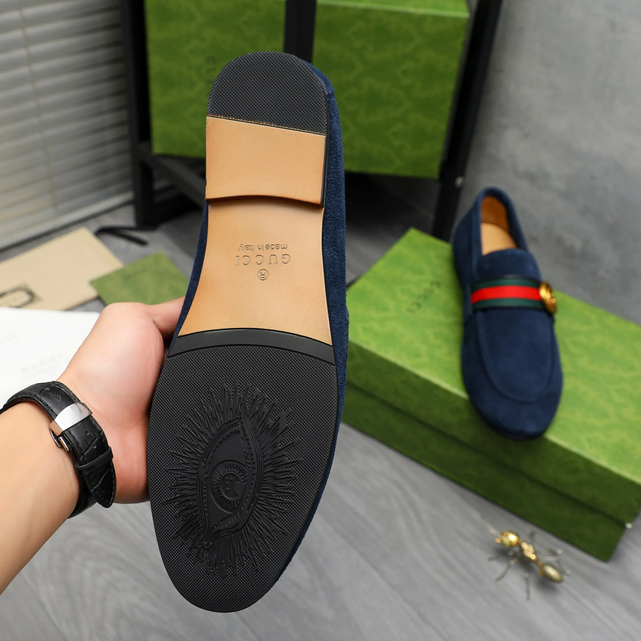 Men's shoes 💰p400 Product trademark: GUCCI "Gucci" business casual leather shoes Regular size: 38-46 (38.45.46 is custom-made and non-returnable) Product material: Selected suede cowhide with webbing upper, cowhide lining, original rubber outsole
